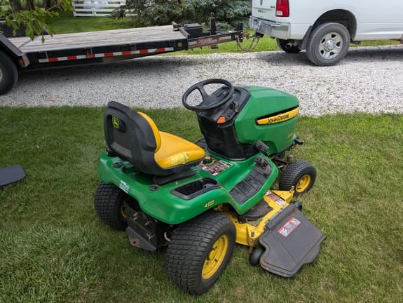 Image of John Deere X324 equipment image 4