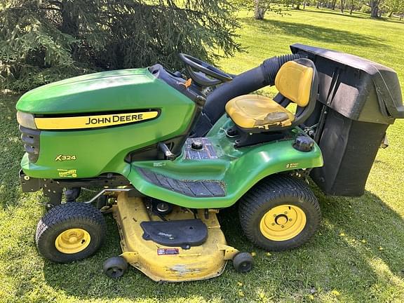 Image of John Deere X324 equipment image 1
