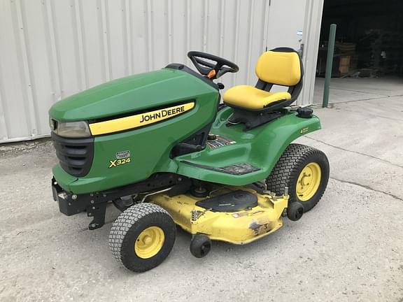 Image of John Deere X324 equipment image 1