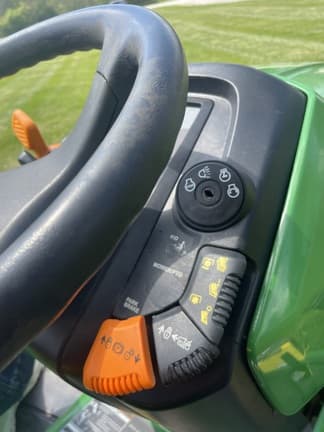 Image of John Deere X340 equipment image 4