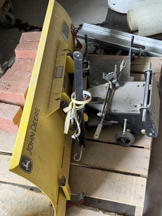 Image of John Deere X500 equipment image 4