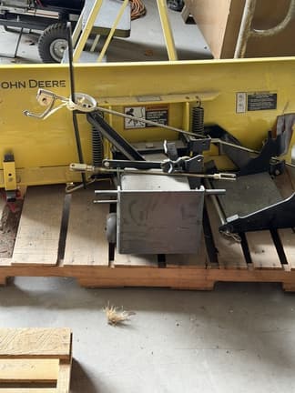 Image of John Deere X500 equipment image 1