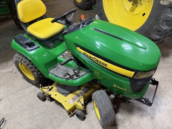 Image of John Deere X540 equipment image 3