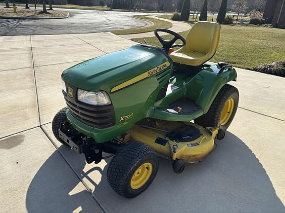 Image of John Deere X700 equipment image 3
