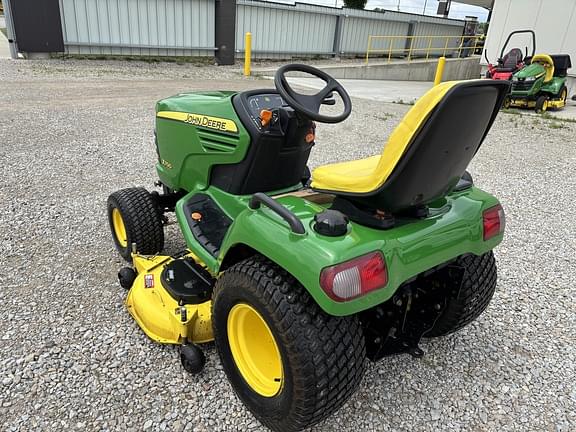 Image of John Deere X700 equipment image 1