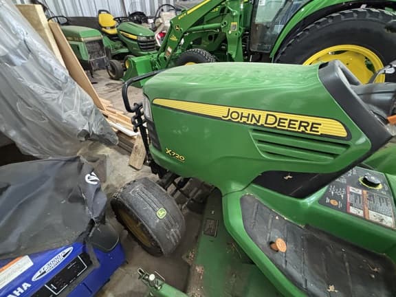 Image of John Deere X720 equipment image 4