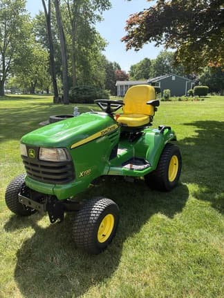 Image of John Deere X720 equipment image 2