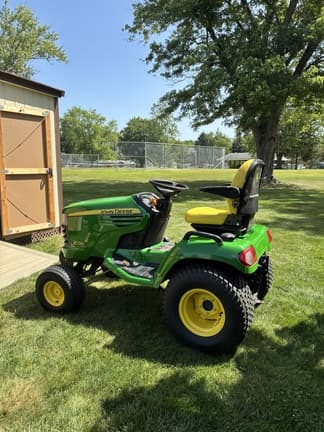 Image of John Deere X720 equipment image 3