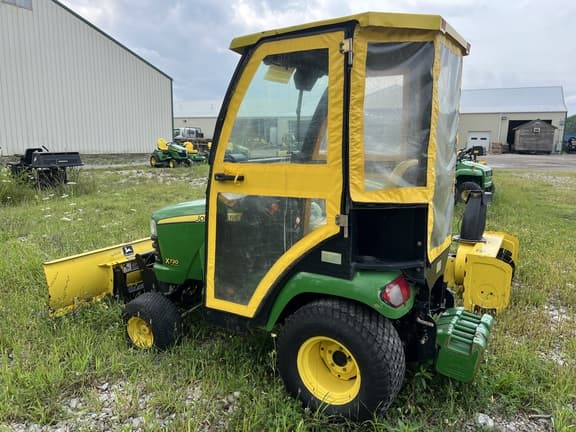Image of John Deere X720 equipment image 1
