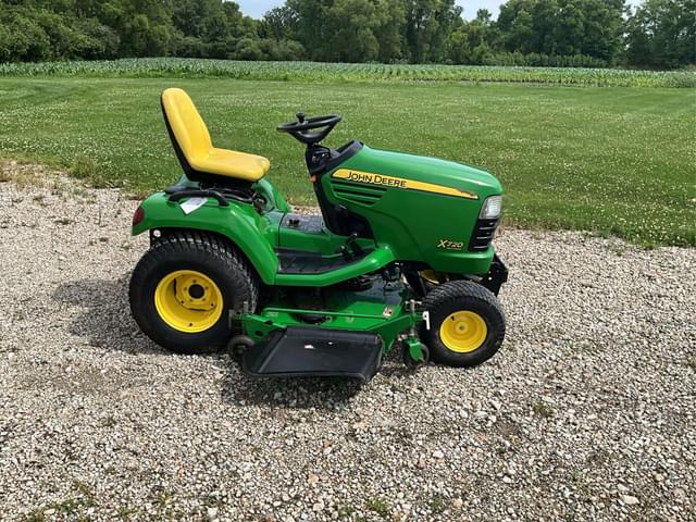Image of John Deere X720 equipment image 2