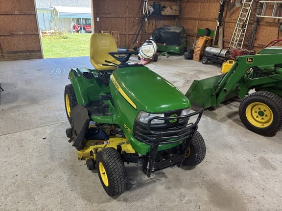 Image of John Deere X724 equipment image 3