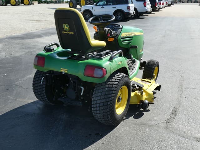 Image of John Deere X724 equipment image 3