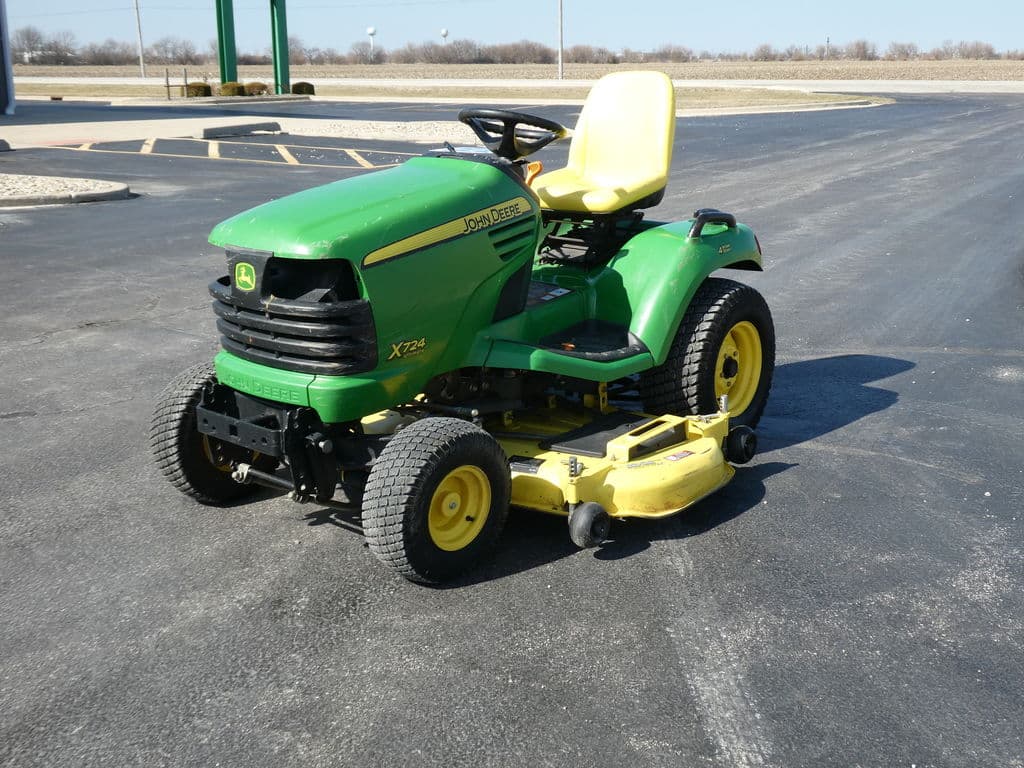 Image of John Deere X724 Primary image