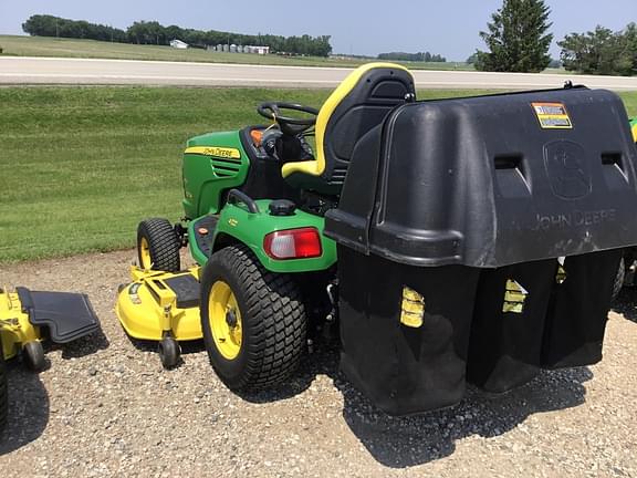 Image of John Deere X724 equipment image 2