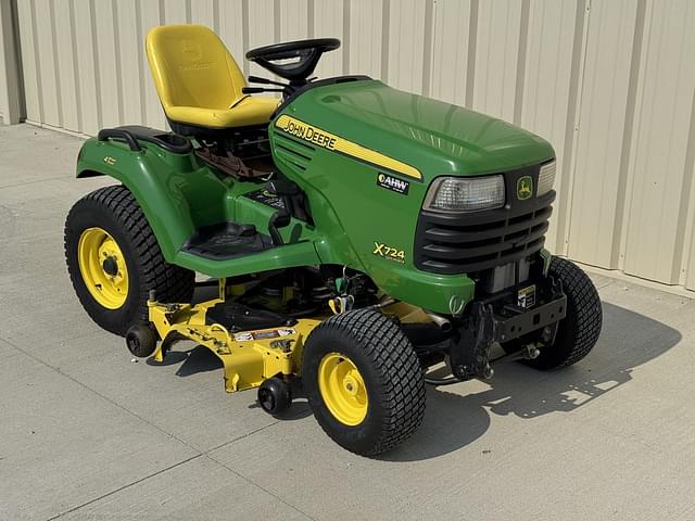 Image of John Deere X724 equipment image 3
