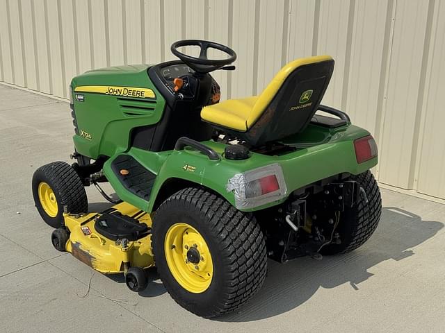 Image of John Deere X724 equipment image 2