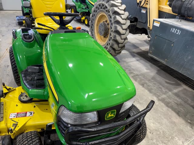 Image of John Deere X724 equipment image 1