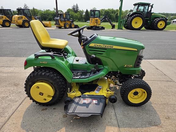 Image of John Deere X729 equipment image 2
