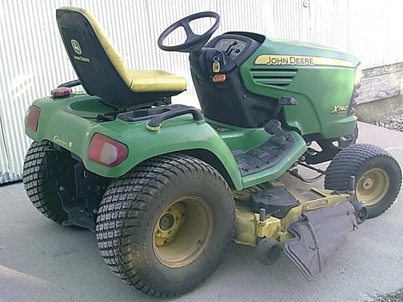 Image of John Deere X740 equipment image 2