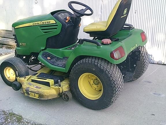 Image of John Deere X740 equipment image 4