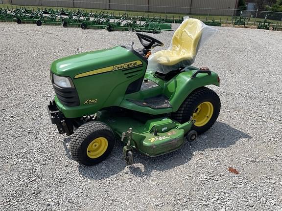 2007 John Deere X740 Equipment Image0