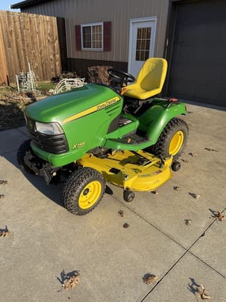 Image of John Deere X748 equipment image 1