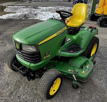 Image of John Deere X748 equipment image 1