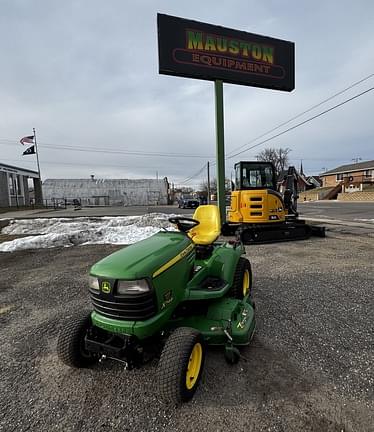 Image of John Deere X748 equipment image 4