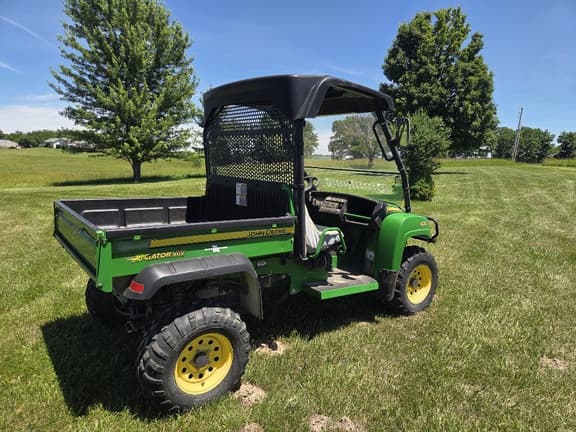 Image of John Deere Gator XUV 620i equipment image 2