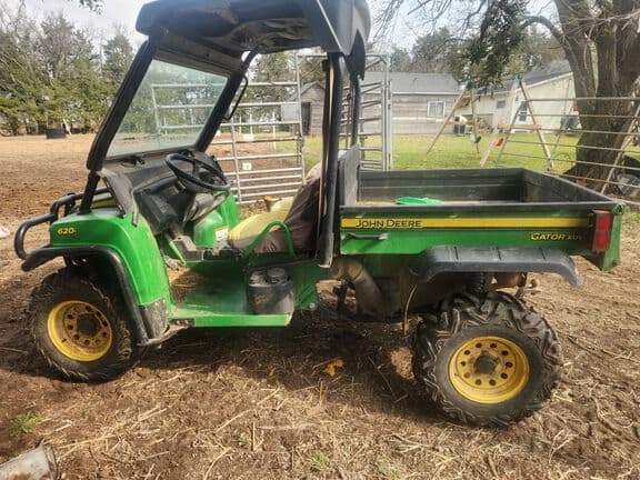 Image of John Deere Gator XUV 620i equipment image 1