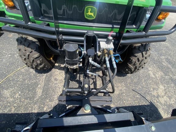 Image of John Deere Gator XUV equipment image 4