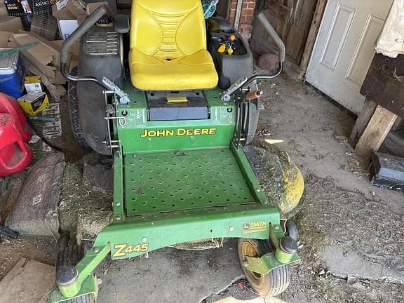 Image of John Deere Z445 equipment image 2