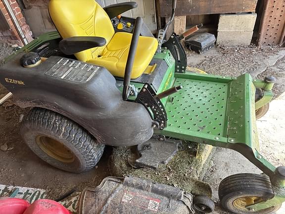 Image of John Deere Z445 equipment image 4