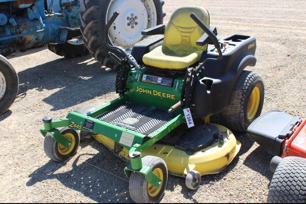 2007 John Deere Z445 Equipment Image0