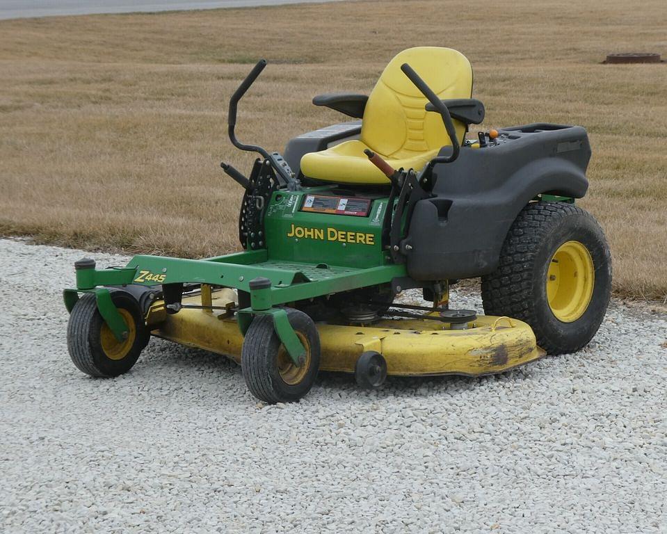 Image of John Deere Z445 Primary image