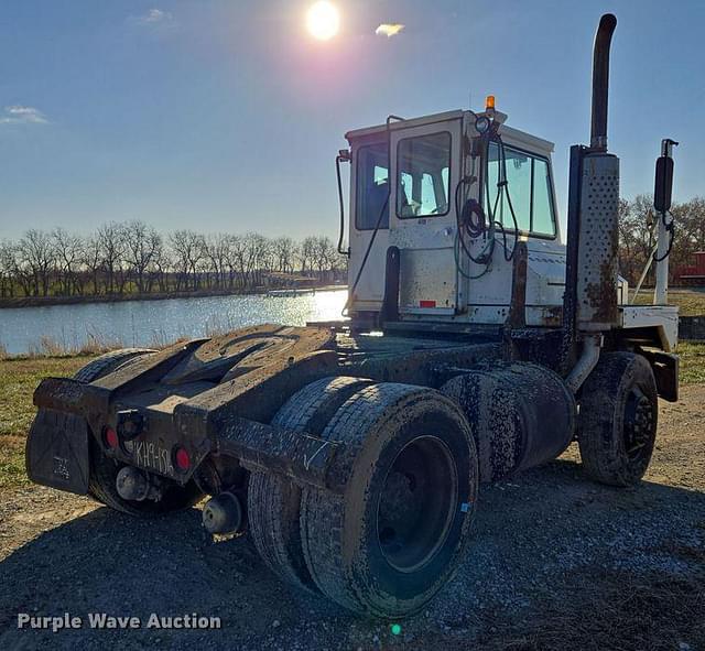 Image of Kalmar 4X2 equipment image 4