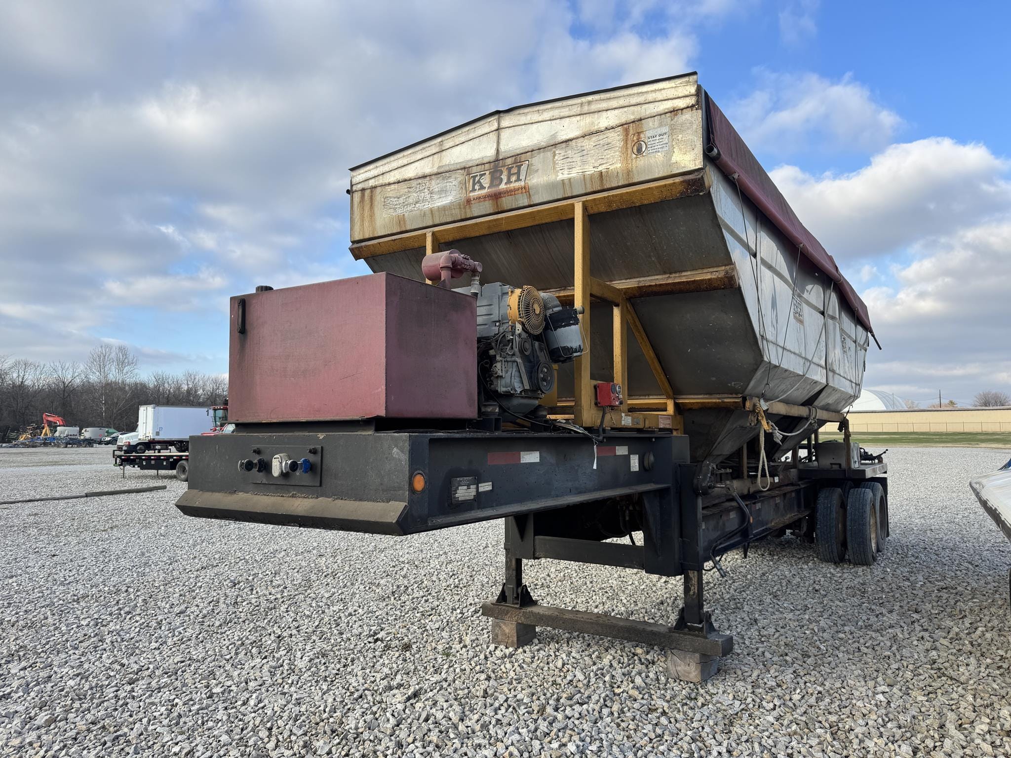 2007 KBH Fertilizer Chassis Equipment Image0