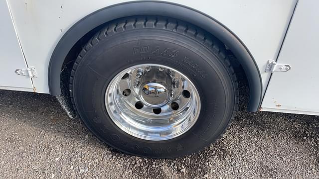 Image of Kenworth T-300 equipment image 4