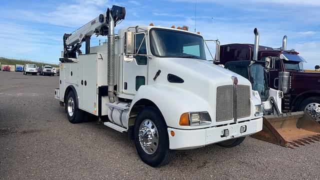 Image of Kenworth T-300 equipment image 2