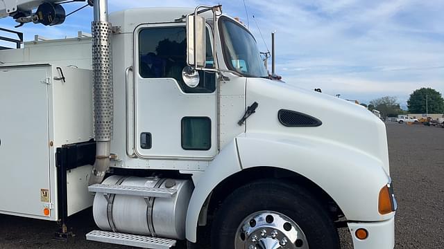 Image of Kenworth T-300 equipment image 4