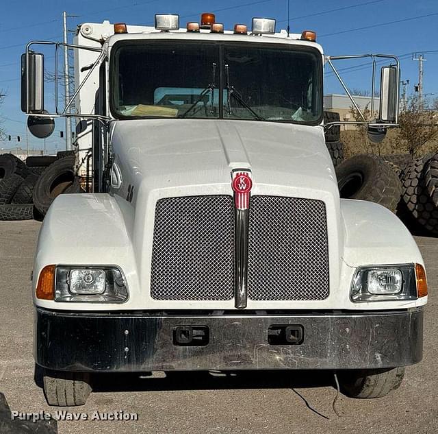 Image of Kenworth T300 equipment image 1