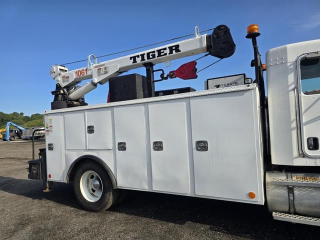 Image of Kenworth T300 equipment image 4