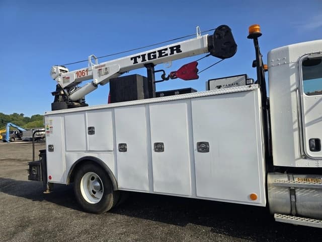 Image of Kenworth T300 equipment image 4