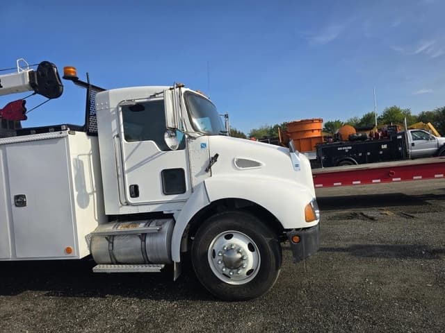 Image of Kenworth T300 equipment image 3
