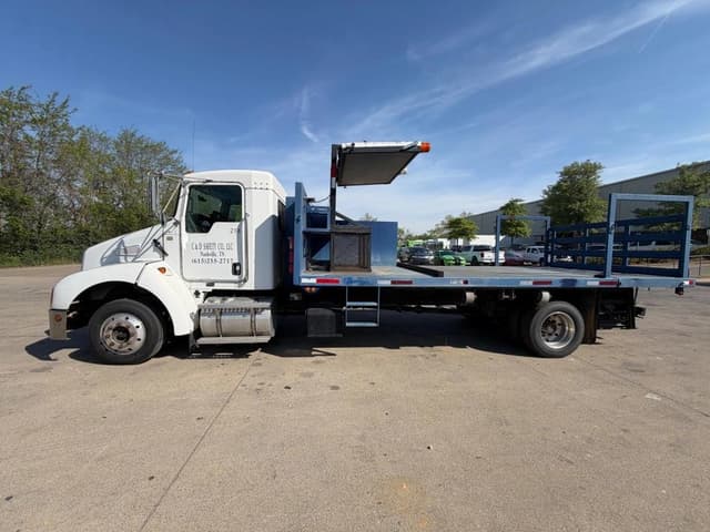 Image of Kenworth T300 equipment image 4