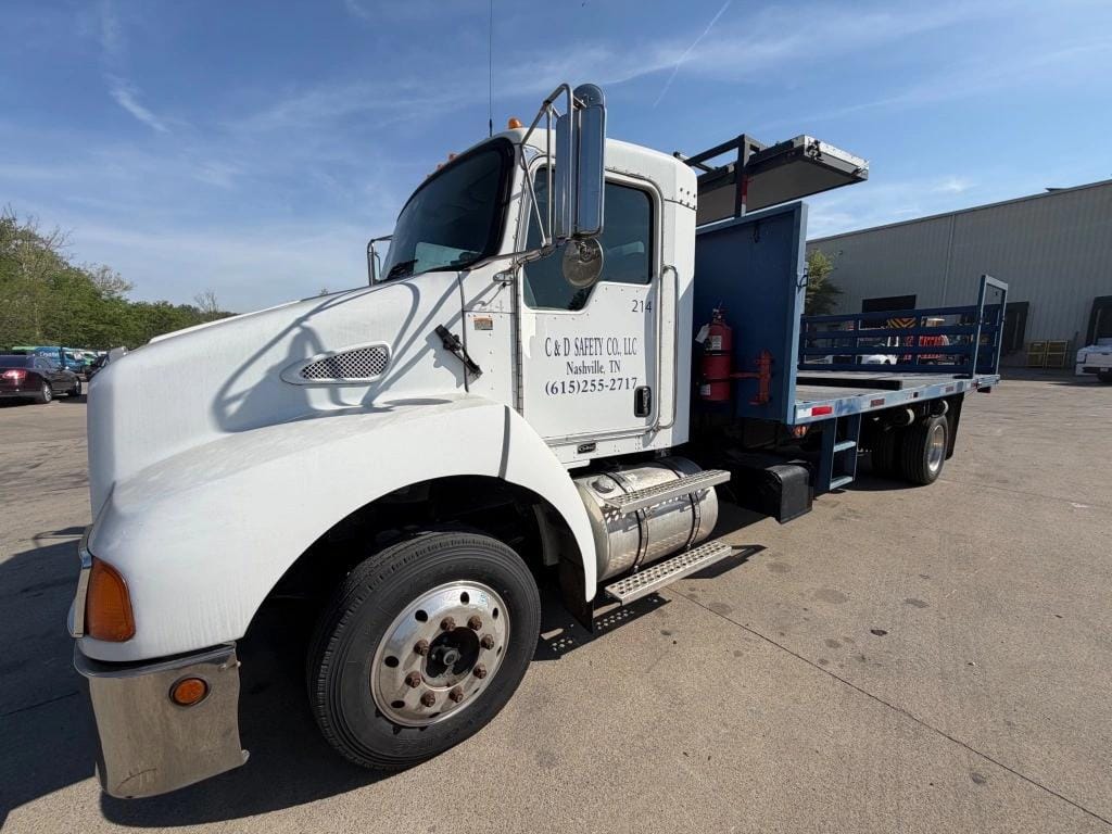 2007 Kenworth T300 Equipment Image0