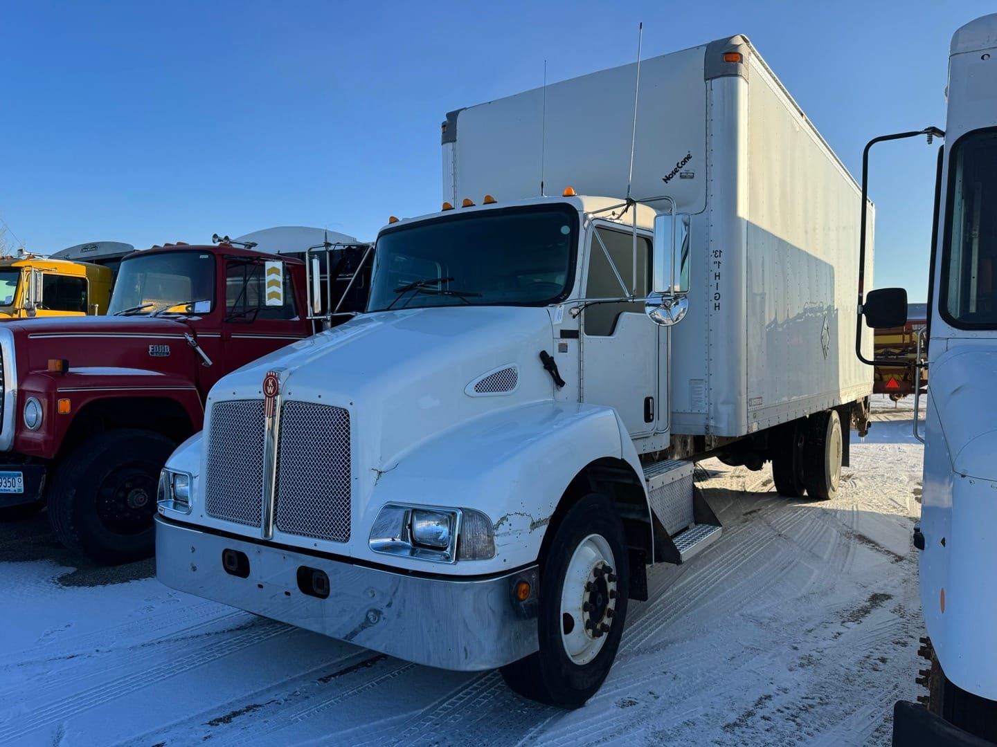 2007 Kenworth T300 Equipment Image0