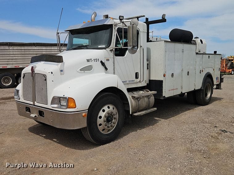 2007 Kenworth T300 Equipment Image0