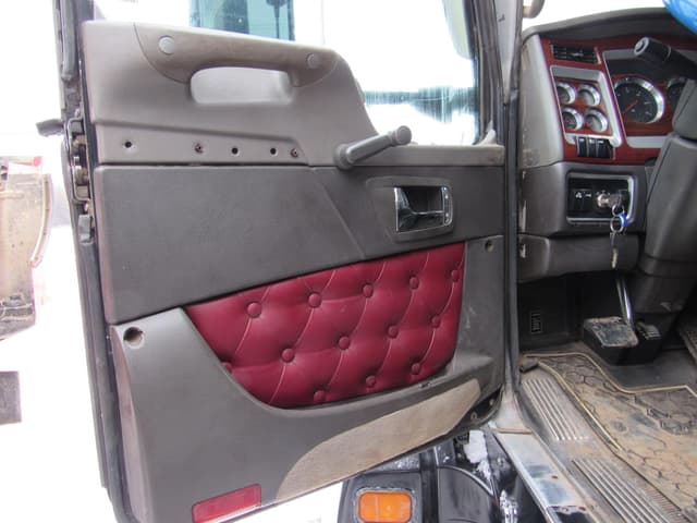 Image of Kenworth T600 equipment image 4