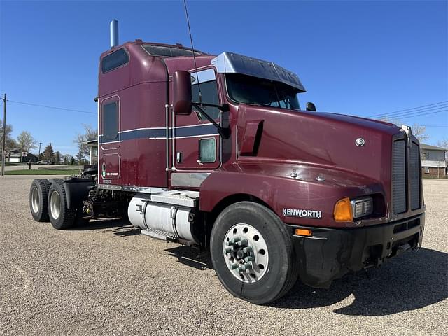 Thumbnail image Kenworth T600 1
